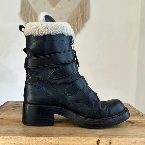 Coach Black Leather White Shearling Silver Hardware Zip Moto Biker Boot Size 7 - Picture 6 of 17